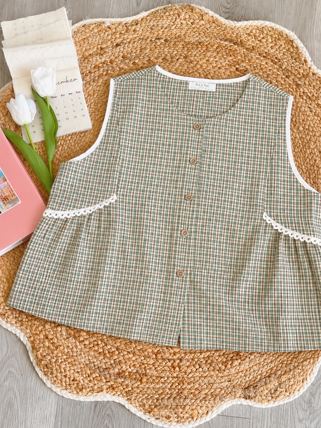 Pit a Pat Countryside Picnic Plaid Vest – Vintage Cottagecore Lace Trim Sleeveless Blouse