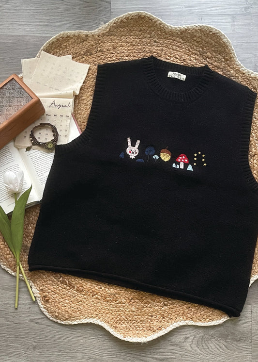 Pit a Pat Women’s Black Cottage Embroidered Knit Vest