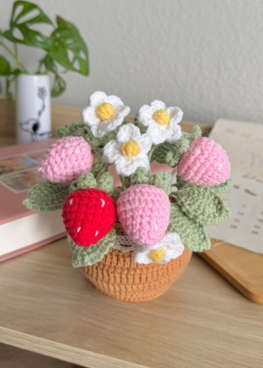Handmade Crochet Strawberry Plant – Everlasting Flower Decoration for Home & Office