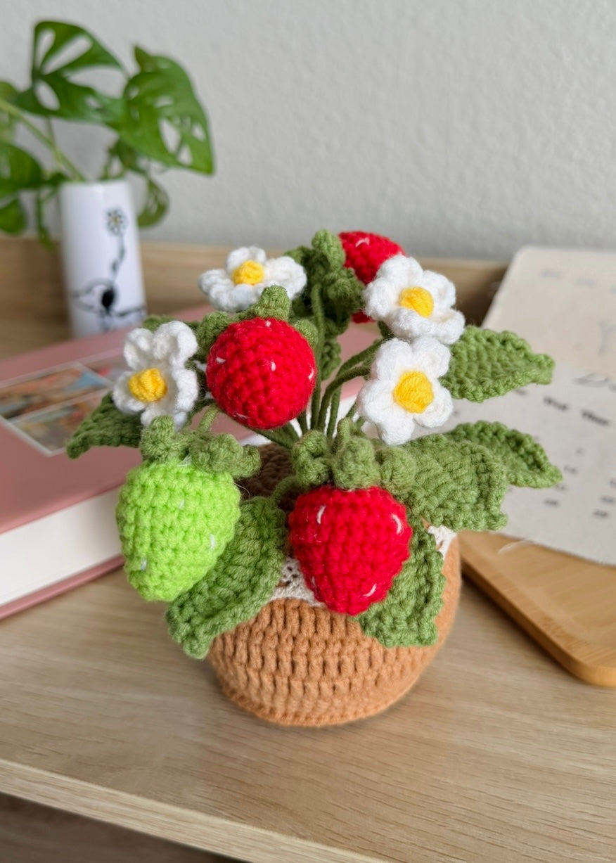 Handmade Crochet Strawberry Plant – Everlasting Flower Decoration for Home & Office