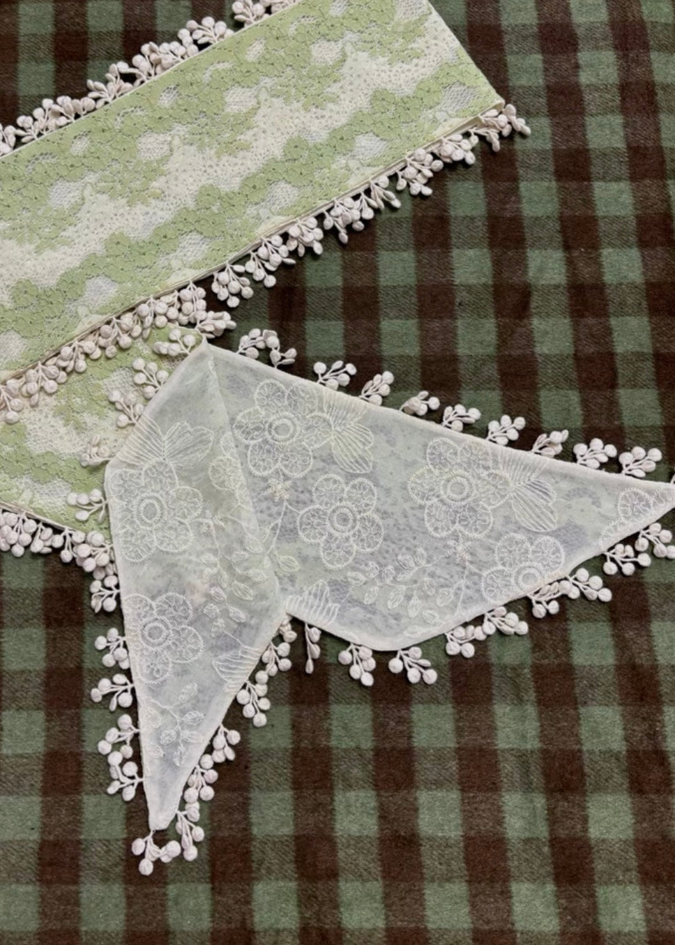 Double-Sided Lace Contrast Scarf