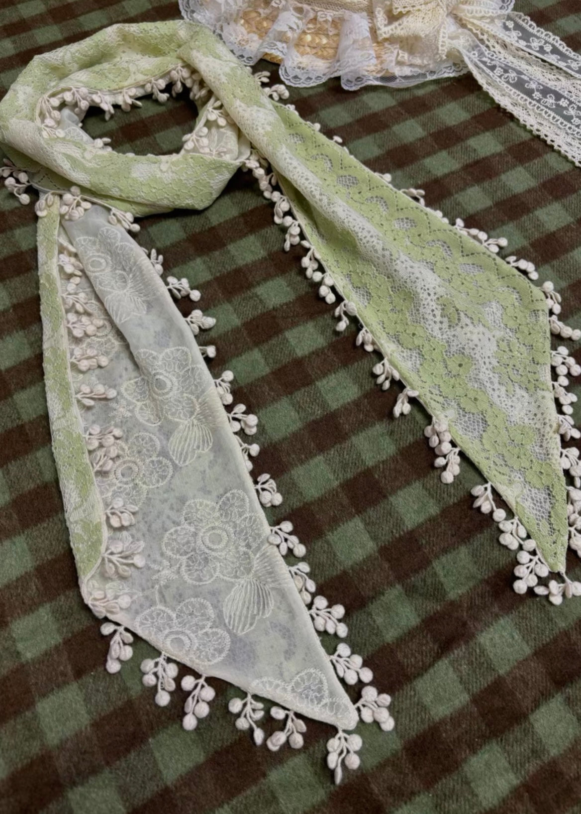 Double-Sided Lace Contrast Scarf